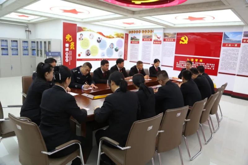 ��������ҫ����ѧ���оۺ��� ��������ٷ�չ